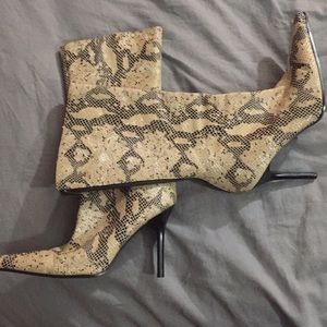 Aldo snake skin style boots